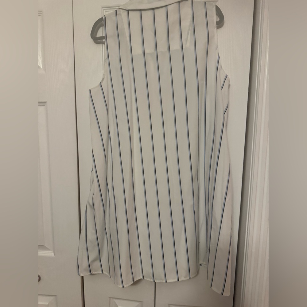 Banana Republic White Sleeveless Button-Up with Navy Pinstripes - Picture 5 of 7